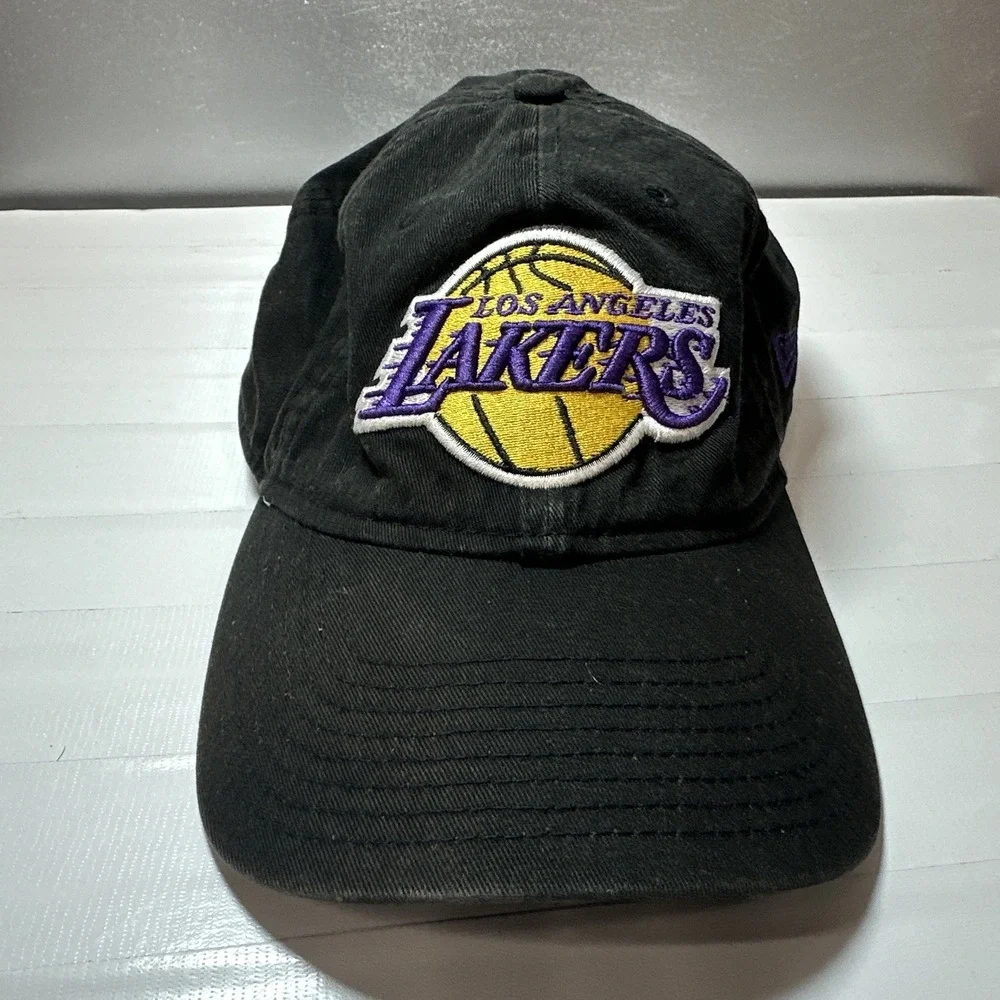 New Era 9twenty Los Angeles Lakers Hat. Black. Unisex. Adjustable.